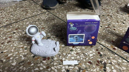 Astronaut Mobile Phone Holder – Nordic Design Desk Stand for Smartphones